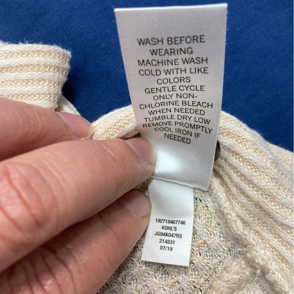 SO Sweater in Cream SZ L Side Snaps Long Sleeve Soft Light Knit EUC - Picture 7 of 8